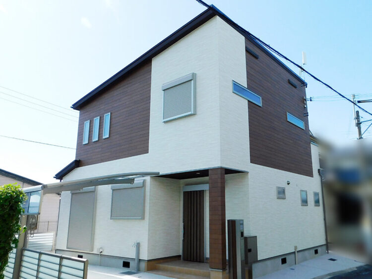 白を基調としてウォールナット系の色味の外観