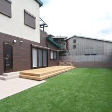 広々の人工芝のお庭