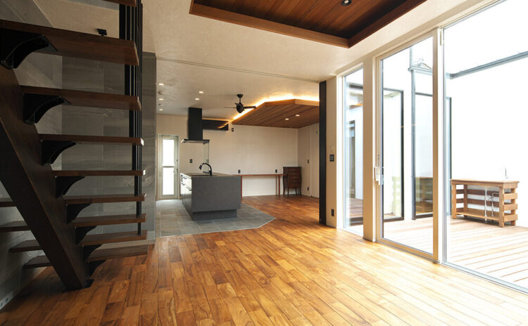 大阪・泉州で建てたスケルトン階段がおしゃれな注文住宅4選
