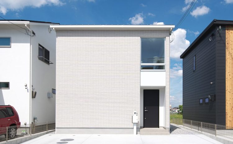 【泉佐野市下瓦屋】白いタイルの外観★自然素材のおしゃれなデザイン住宅