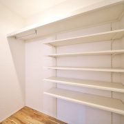 ウォークスルーのシューズクローク