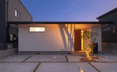 二人と猫たちの″ちょうどいい“平屋